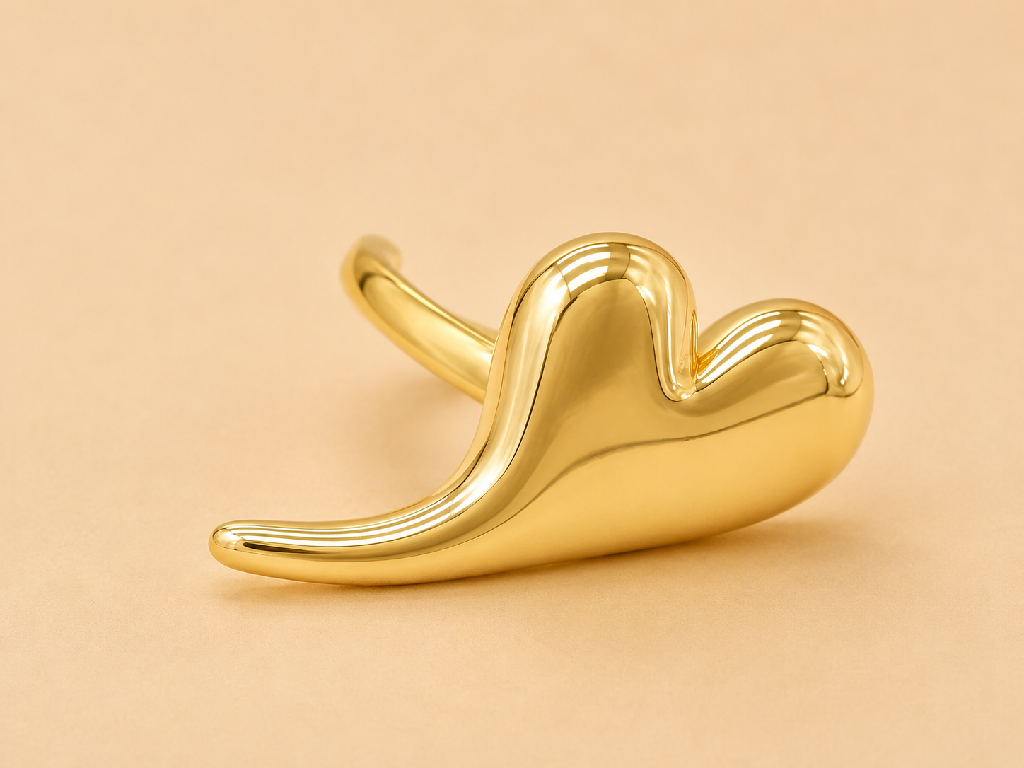 Earcuff dorado love inclinado dorado - Imagen 5