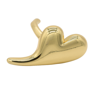 Earcuff dorado  love inclinado dorado